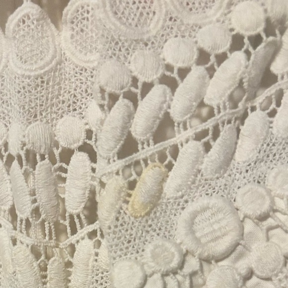 🤍 Lilly Pulitzer White Embroidered Halter Dress – Size 8 – Fully Lined - Picture 3 of 5